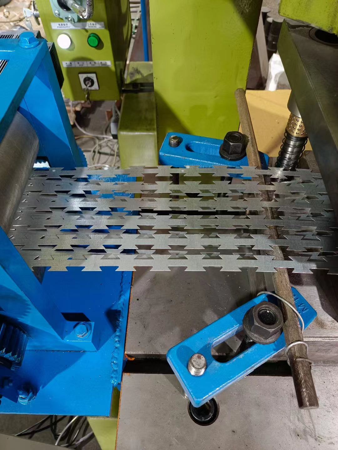 25T Fully Automatic Razor Barbed Wire Making Machine
