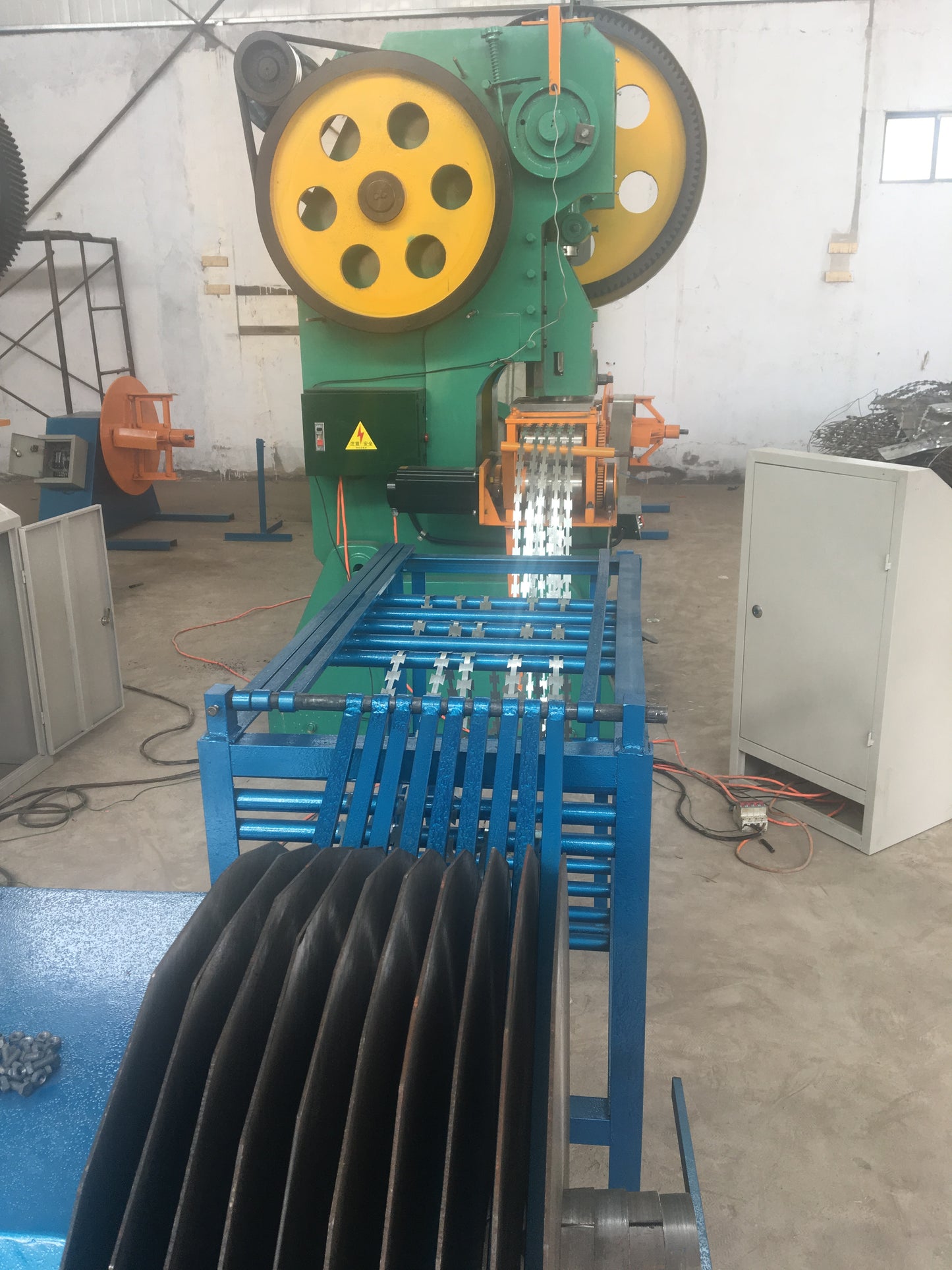 40T SHAN DONG Punching Press Automatic Concertina Razor Barbed Wire Production Line