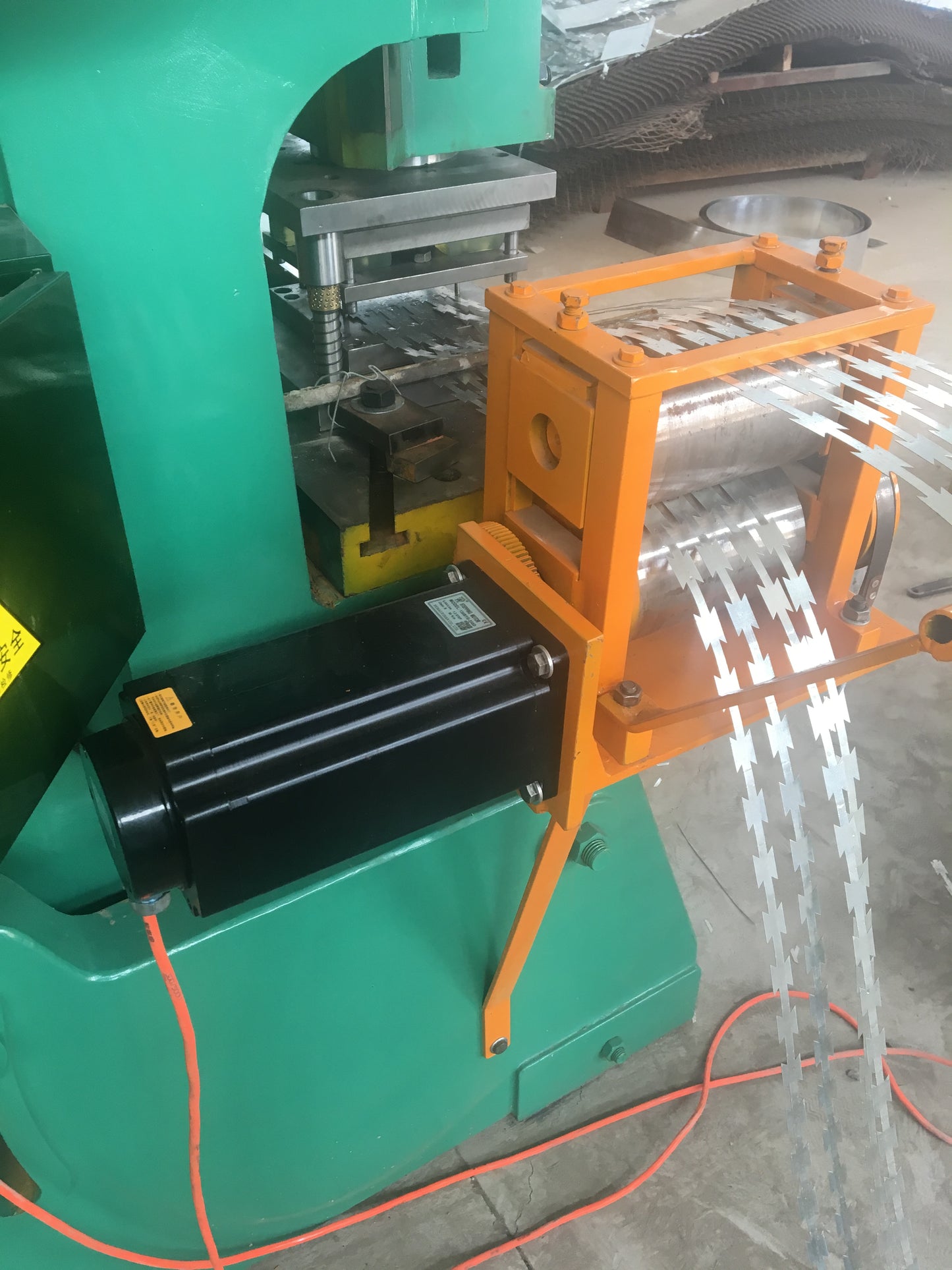 40T SHAN DONG Punching Press Automatic Concertina Razor Barbed Wire Production Line