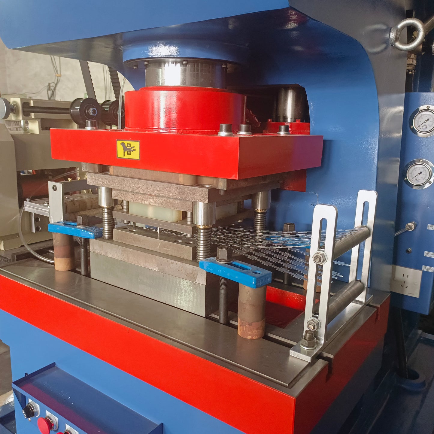 High Speed Razor Barbed Wire Mesh Fence Production Line