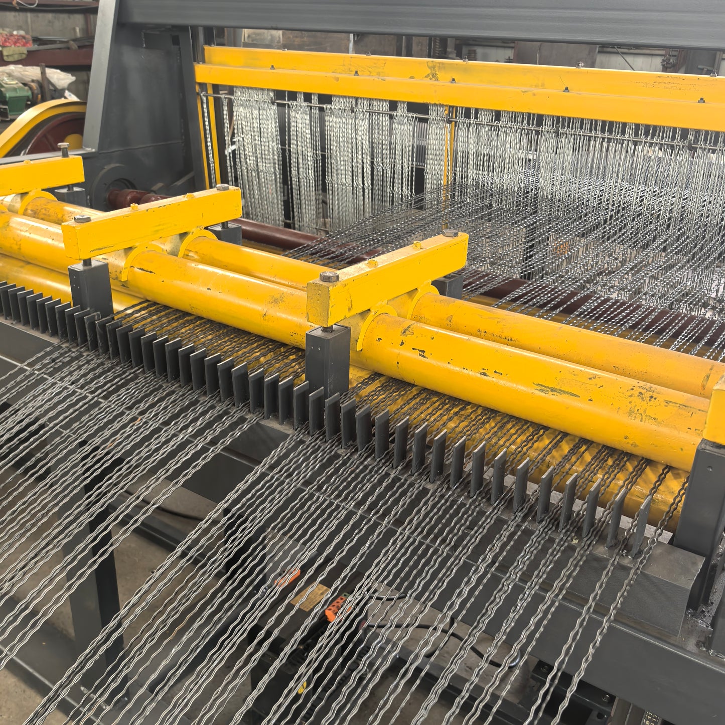 Heavy Duty High Quality Crimped Wire Mesh Machine for Coal Mine Industry