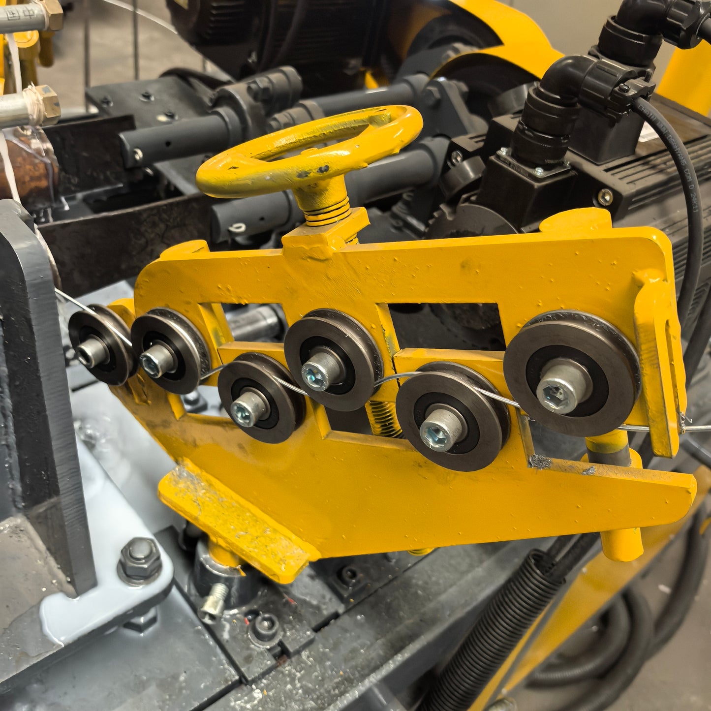 Double Wire Double Mold Chain Link Fence Making Machine
