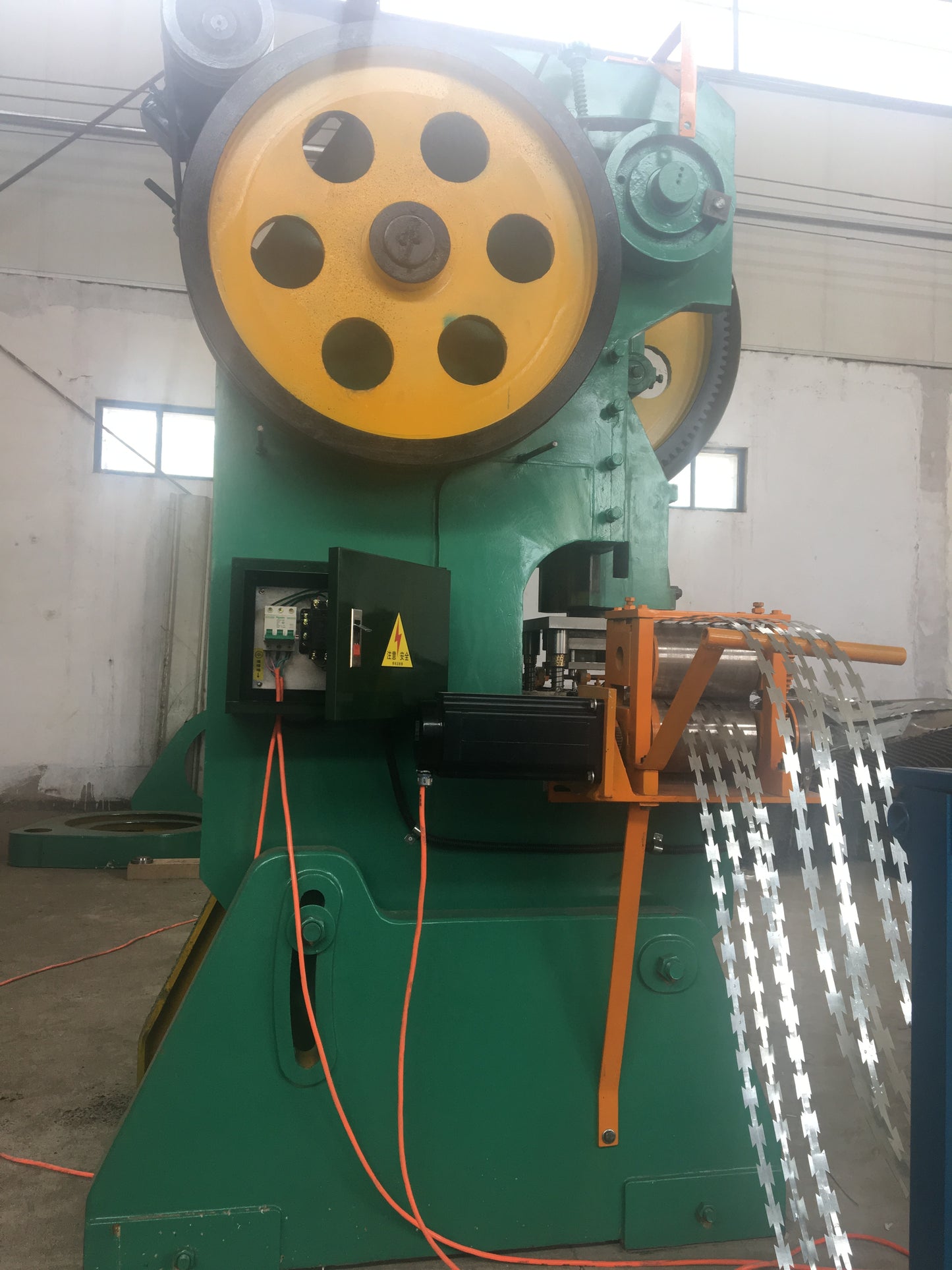 40T SHAN DONG Punching Press Automatic Concertina Razor Barbed Wire Production Line